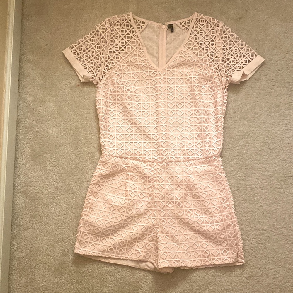 Geometric designed pink rhomper